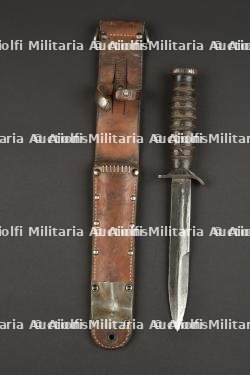 Couteau USM3 et fourreau USM6.