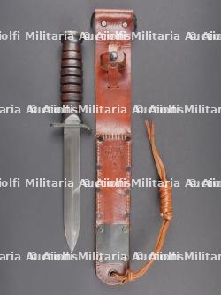 Couteau USM3 et fourreau USM6.