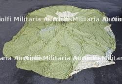 Voilure de parachute US camouflée. Camouflaged US parachute canopy. — miniature 1