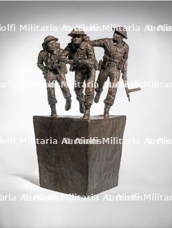 Tirage en bronze du monument réalisé en hommage aux combattants britanniques à Vers sur Mer par David Williams-Ellis. — photo 4