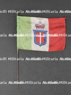 Lot de drapeaux et fanions. Lot of flags and pennants. — miniature 8