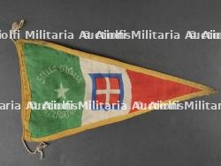 Lot de drapeaux et fanions. Lot of flags and pennants. — photo 16