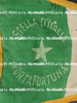 Lot de drapeaux et fanions. Lot of flags and pennants. — photo 17