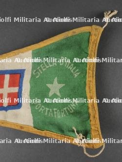 Lot de drapeaux et fanions. Lot of flags and pennants. — miniature 21