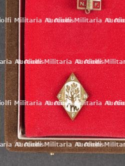 Coffret de décorations de la famille Morello. Morello family decoration box. — photo 8