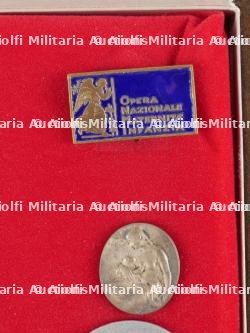 Coffret de décorations de la famille Morello. Morello family decoration box. — photo 13