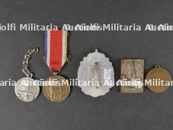 Lot de 21 insignes civils et militaires. Lot of 21 civilian and military badges. — miniature 9