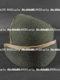 Chapeau de sous-lieutenant du 8ème Régiment d’Alpini. Second lieutenant's hat of the 8th Alpini Regiment. — miniature 8