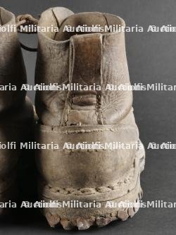 Paire de brodequins des troupes de montagne italienne. Pair of Italian mountain troop brodequins. — photo 9