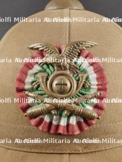 Casque tropicale du 22ème Bataillon d’Artillerie Alpine. Tropical helmet of the 22nd Alpine Artillery Battalion. — photo 2