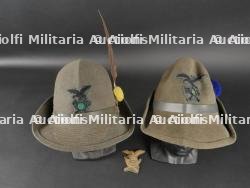 Deux chapeaux des Alpinis. Two Alpinis hats. — photo 1