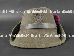 Trois chapeaux des troupes de Montagne. Three mountain troop hats. — miniature 2