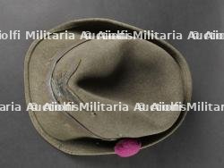 Trois chapeaux des troupes de Montagne. Three mountain troop hats. — photo 4