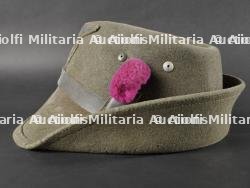 Trois chapeaux des troupes de Montagne. Three mountain troop hats. — photo 5