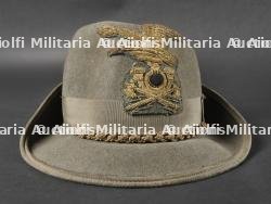 Trois chapeaux des troupes de Montagne. Three mountain troop hats. — miniature 15