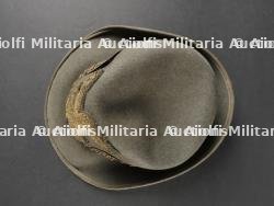 Trois chapeaux des troupes de Montagne. Three mountain troop hats. — photo 17