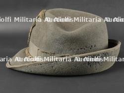 Trois chapeaux des troupes de Montagne. Three mountain troop hats. — miniature 18