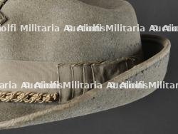 Trois chapeaux des troupes de Montagne. Three mountain troop hats. — photo 30