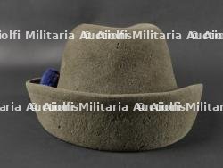 Trois chapeaux des troupes de Montagne. Three mountain troop hats. — miniature 36