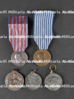 Lot de 5 médailles. Set of 5 medals.