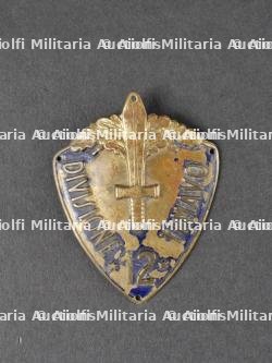 Lot de trois plaques de manche. Set of three handle plates. — miniature 4