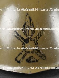 Casque de l’armée Royale italienne. Royal Italian Army helmet. — miniature 10
