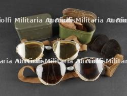 Lot de deux paires de lunettes de motocycliste. Set of two pairs of motorcycle goggles. — photo 1