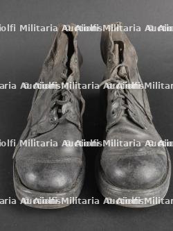 Une paire de brodequins de l’armée Royale italienne. A pair of Royal Italian Army brodequins. — photo 2