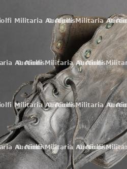 Une paire de brodequins de l’armée Royale italienne. A pair of Royal Italian Army brodequins. — photo 9