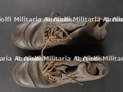 Une paire de brodequins de l’armée Royale italienne. A pair of Royal Italian Army brodequins. — miniature 13