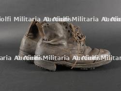 Une paire de brodequins de l’armée Royale italienne. A pair of Royal Italian Army brodequins. — miniature 16