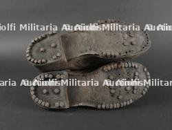 Une paire de brodequins de l’armée Royale italienne. A pair of Royal Italian Army brodequins. — photo 19