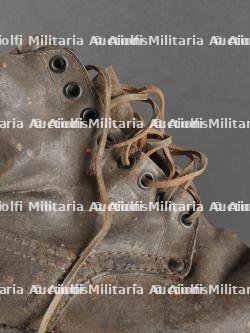 Une paire de brodequins de l’armée Royale italienne. A pair of Royal Italian Army brodequins. — miniature 21