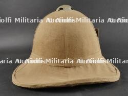 Casque tropical de l’armée Royale italienne. Tropical helmet of the Royal Italian Army.