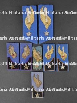 Lot de pattes de col des parachutistes. Pair of pouches for paratrooper's belt. — photo 1