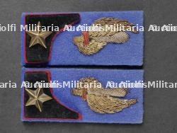 Lot de pattes de col des parachutistes. Pair of pouches for paratrooper's belt. — miniature 4
