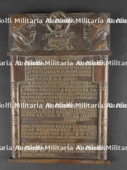 Plaque commémorative de la création de l’Empire italien en 1935. Plaque commemorating the creation of the Italian Empire in 1935.