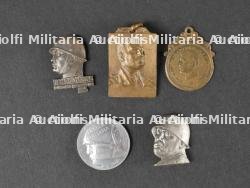 Lot de médailles à l’effigie de Mussolini. Lot of medals bearing the effigy of Mussolini. — photo 2