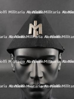 Coiffure de mouvement de jeunesse fasciste. Fascist youth movement headdress.