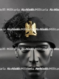 Coiffure de mouvement de jeunesse fasciste. Fascist youth movement headdress.