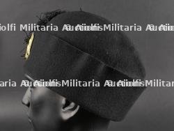 Coiffure de mouvement de jeunesse fasciste. Fascist youth movement headdress. — photo 4