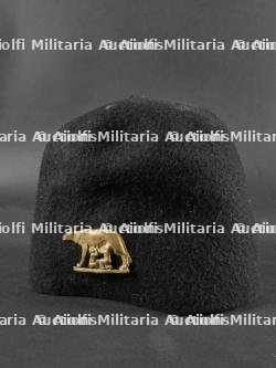 Coiffure de mouvement de jeunesse fasciste. Fascist youth movement headdress. — miniature 2