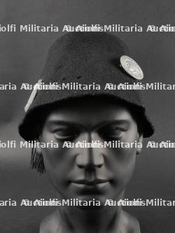 Fez des jeunesses fascistes de la GIL. Fez of the GIL fascist youth. — photo 1