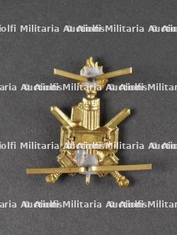 Insigne de casque tropical de la 5ème Division de Chemises Noires. Tropical helmet badge of the 5th Blackshirt Division. — photo 2