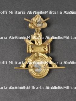 Insigne de casque tropical de mitrailleur de la 6ème Division de Chemises Noires. 6th Blackshirt Division tropical helmet gunner's badge. — photo 2