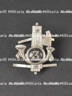 Insigne de casque tropical de la 3ème Légion de Chemises Noires de Bengasi. Tropical helmet badge of the 3rd Bengasi Black Shirt Legion.
