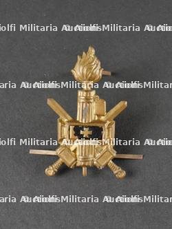 Insigne de casque tropical des unités non endivisionné de Chemises Noires. Tropical helmet insignia for non-endivision Blackshirt units.