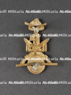 Insigne de casque tropical de mitrailleur de la 5ème Division de Chemises noires. Tropical helmet insignia for the 5th Blackshirt Division machine gunner. — miniature 2