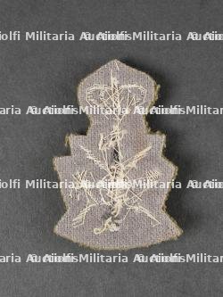 Insigne tissu en cannetille d’officier des chemises noires de la milice coloniale. Colonial militia black shirt officer's badge in cannetille fabric. — miniature 2