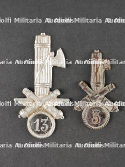 Lot de deux insignes de fez ou de calot. Set of two fez or cap badges.